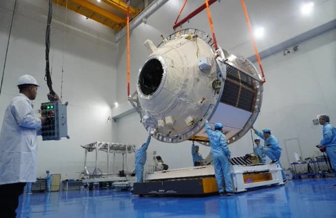Tianwen-2 and Kamo'oalewa — Is Earth's Companion a Piece of the Moon?